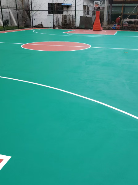延边朝鲜族 球场长期使用易出现地面开裂